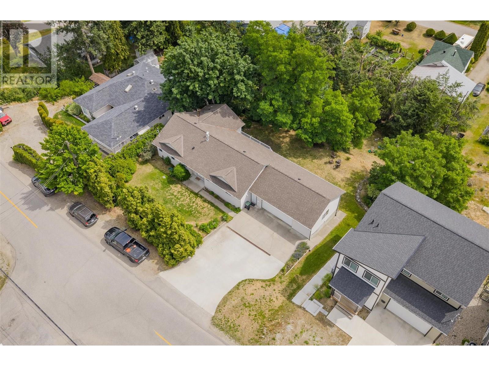 3209 5th Avenue, Castlegar, British Columbia  V1N 2V6 - Photo 2 - 10354029