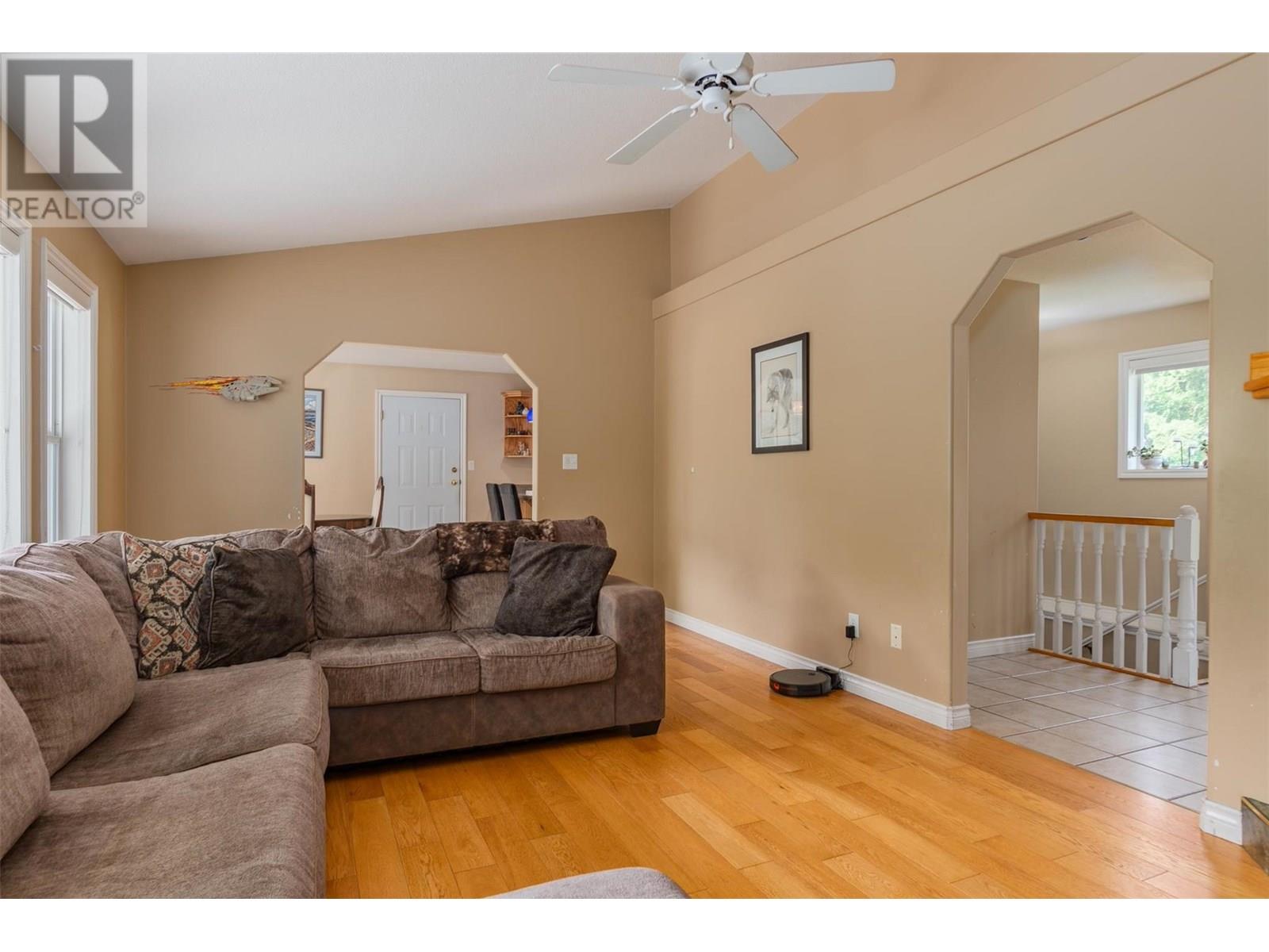 3209 5th Avenue, Castlegar, British Columbia  V1N 2V6 - Photo 23 - 10354029