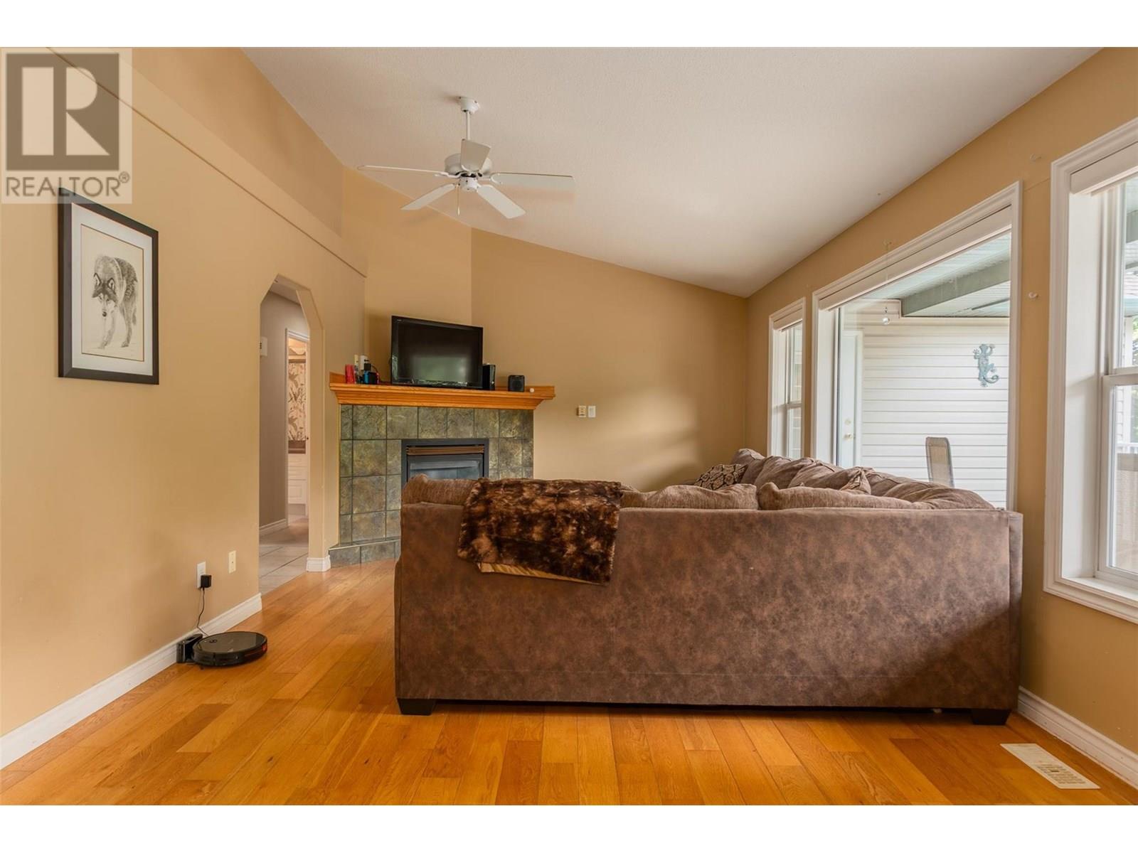 3209 5th Avenue, Castlegar, British Columbia  V1N 2V6 - Photo 24 - 10354029