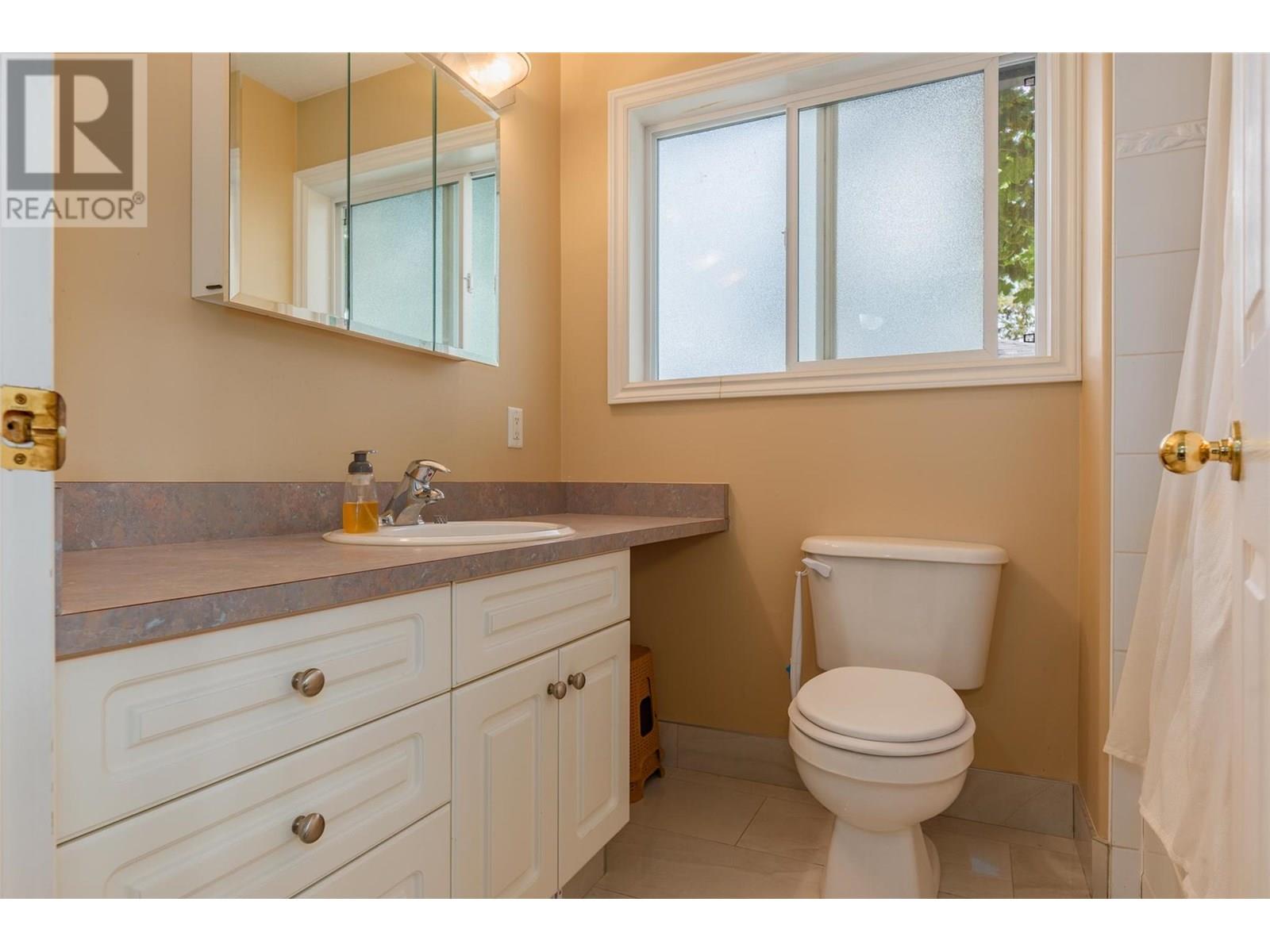 3209 5th Avenue, Castlegar, British Columbia  V1N 2V6 - Photo 38 - 10354029