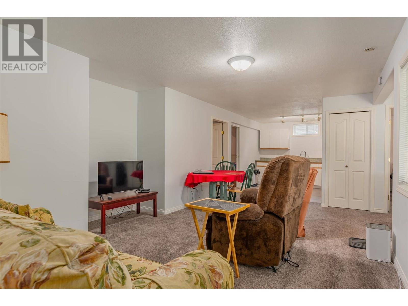 3209 5th Avenue, Castlegar, British Columbia  V1N 2V6 - Photo 45 - 10354029