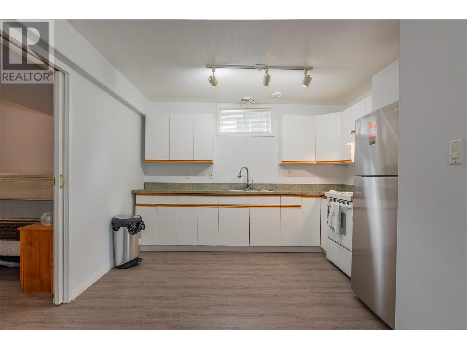 3209 5th Avenue, Castlegar, British Columbia  V1N 2V6 - Photo 47 - 10354029