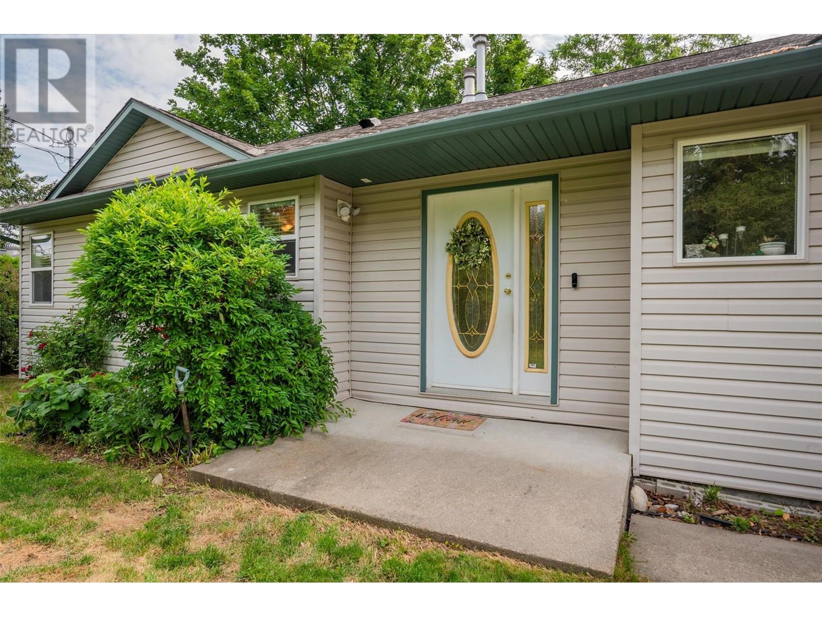 3209 5th Avenue, Castlegar, British Columbia  V1N 2V6 - Photo 57 - 10354029