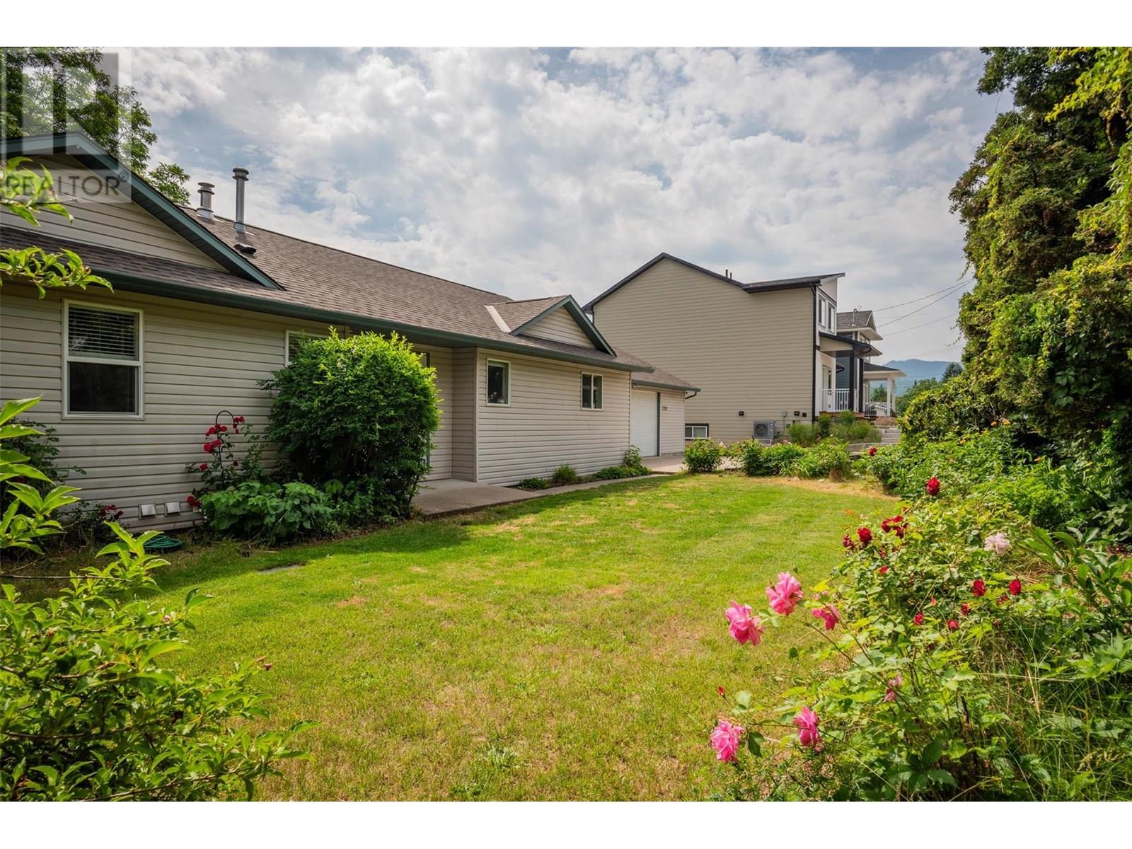 3209 5th Avenue, Castlegar, British Columbia  V1N 2V6 - Photo 58 - 10354029