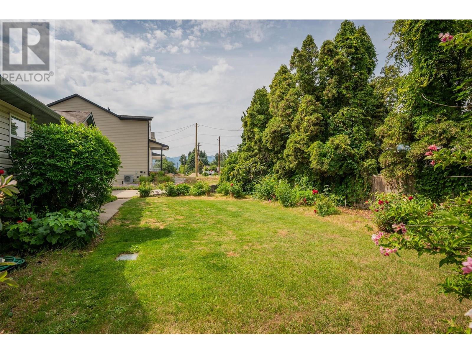 3209 5th Avenue, Castlegar, British Columbia  V1N 2V6 - Photo 59 - 10354029
