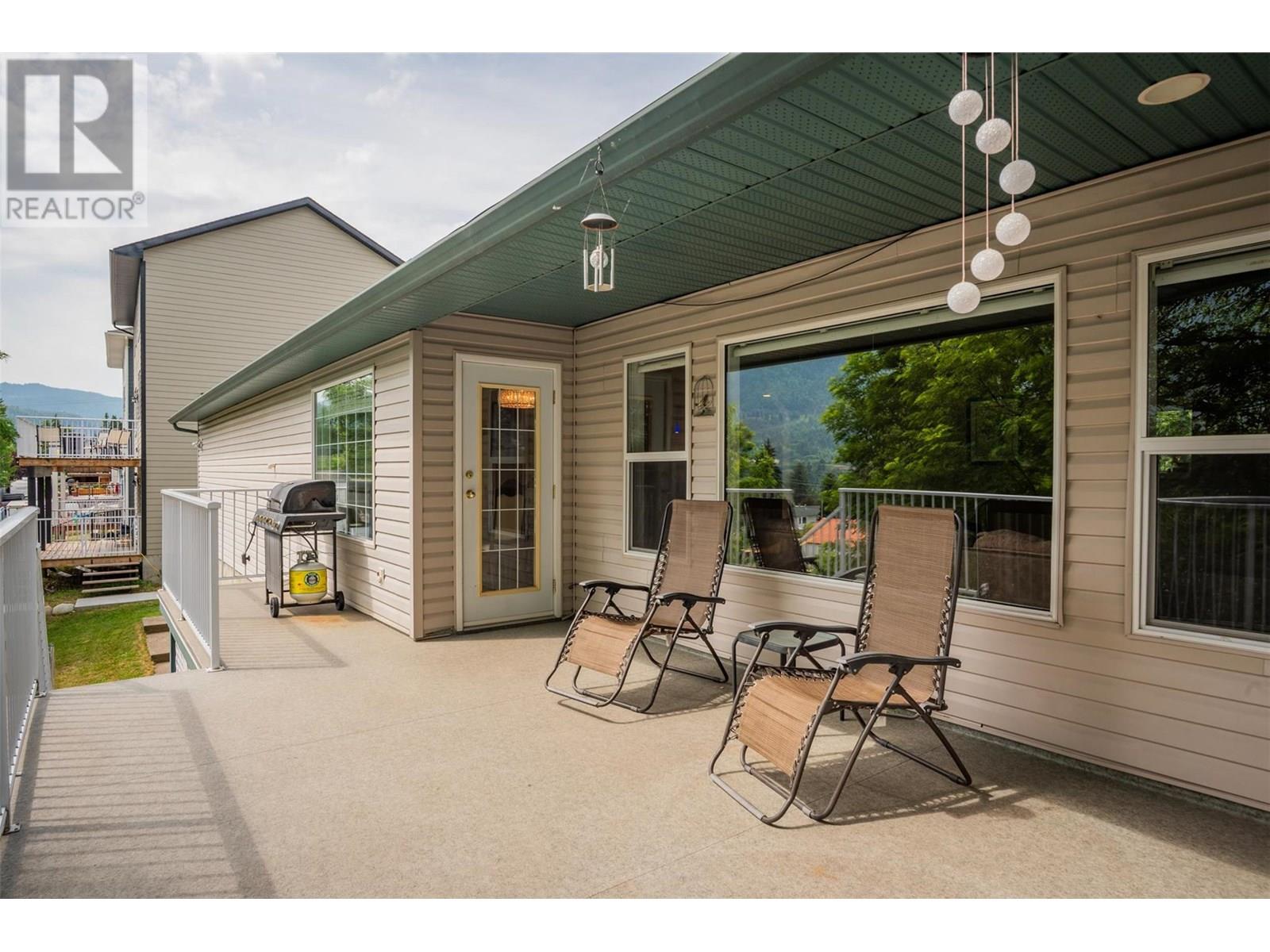 3209 5th Avenue, Castlegar, British Columbia  V1N 2V6 - Photo 70 - 10354029