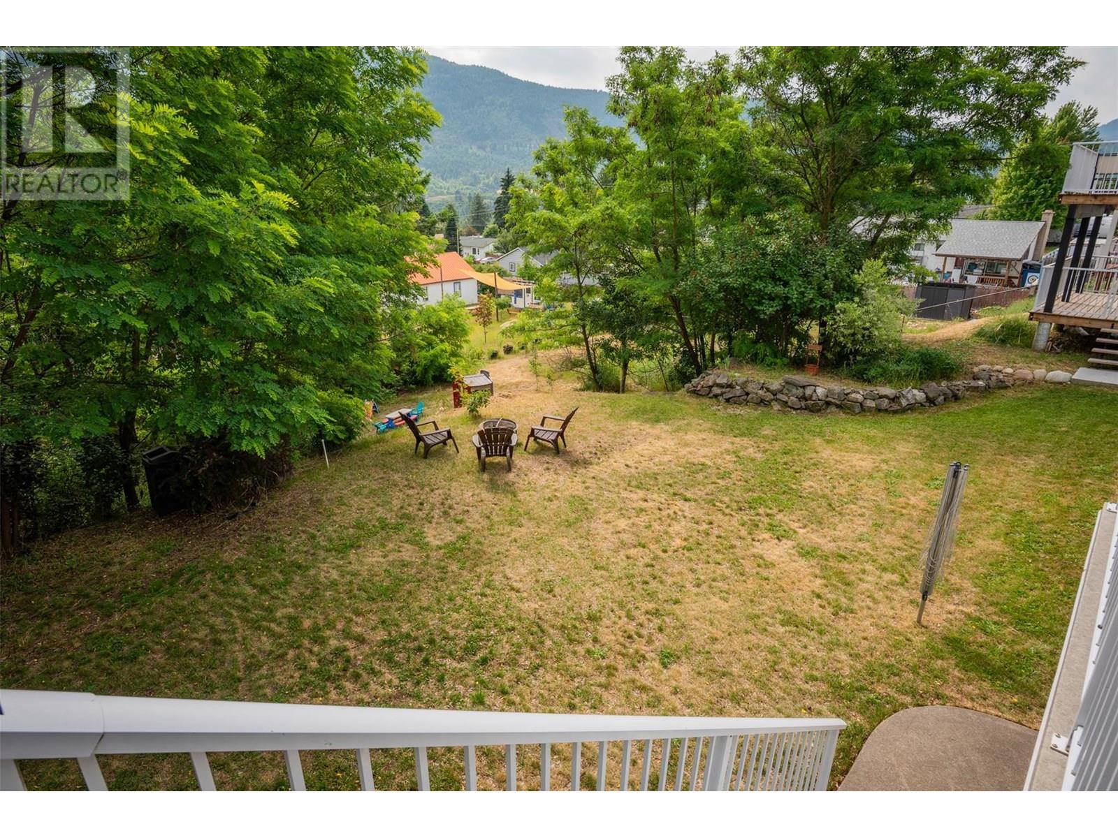3209 5th Avenue, Castlegar, British Columbia  V1N 2V6 - Photo 72 - 10354029