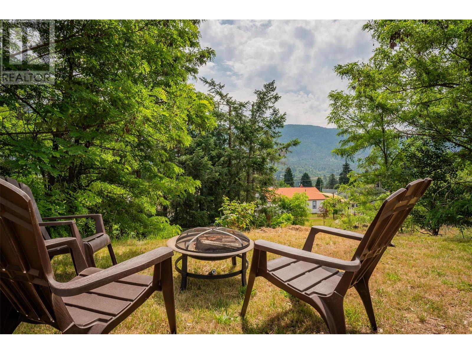 3209 5th Avenue, Castlegar, British Columbia  V1N 2V6 - Photo 73 - 10354029
