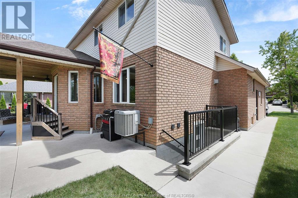 Property at 225 Golfview image 4