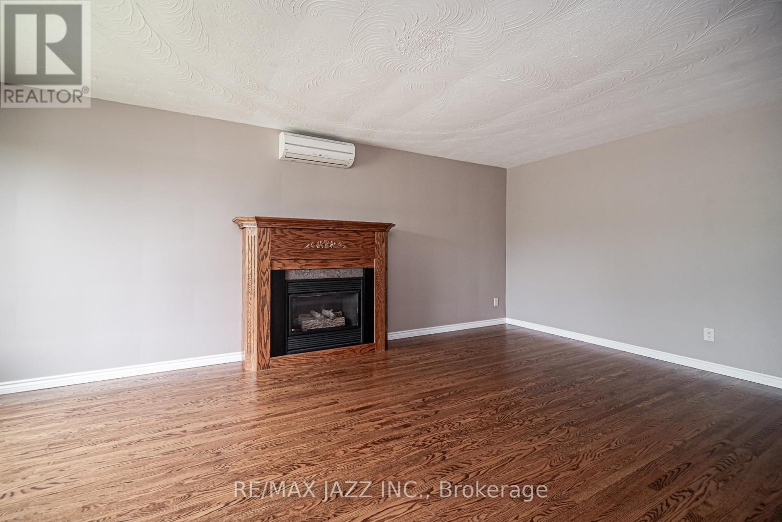 Property at 355 OSHAWA BOULEVARD N image 5