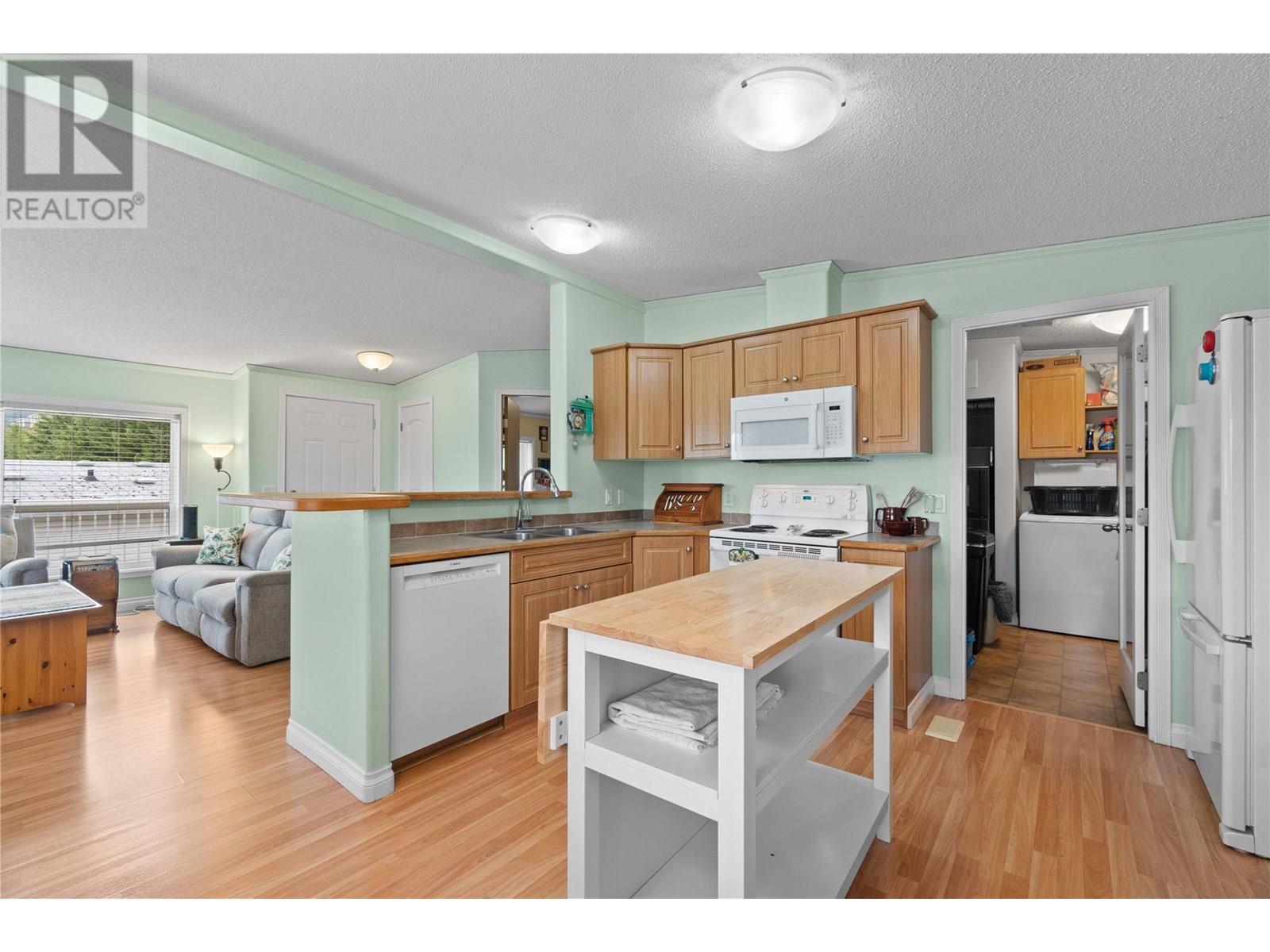 1885 Tappen Notch Hill Road Unit# 48, Tappen, British Columbia  V0E 2X0 - Photo 18 - 10353875