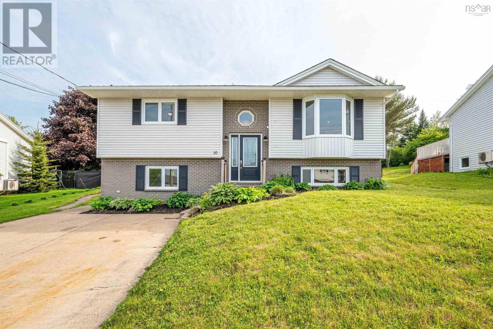 Property at 10 Barque Court image 1