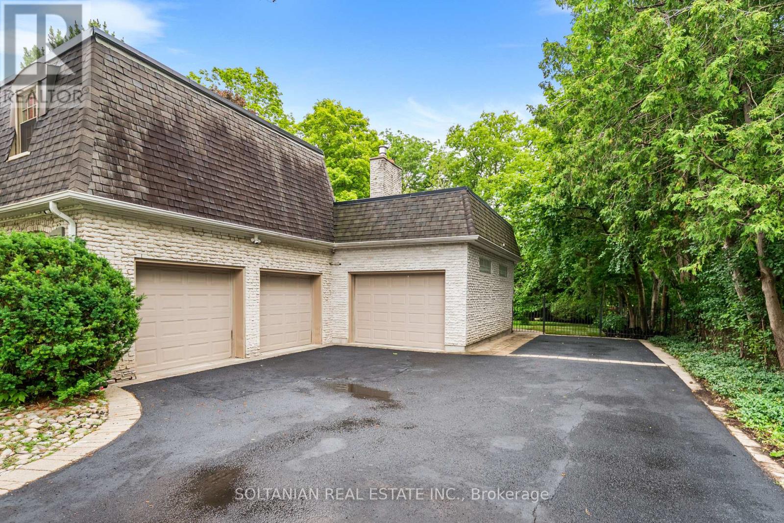 Property at 24 LAURELEAF ROAD image 4