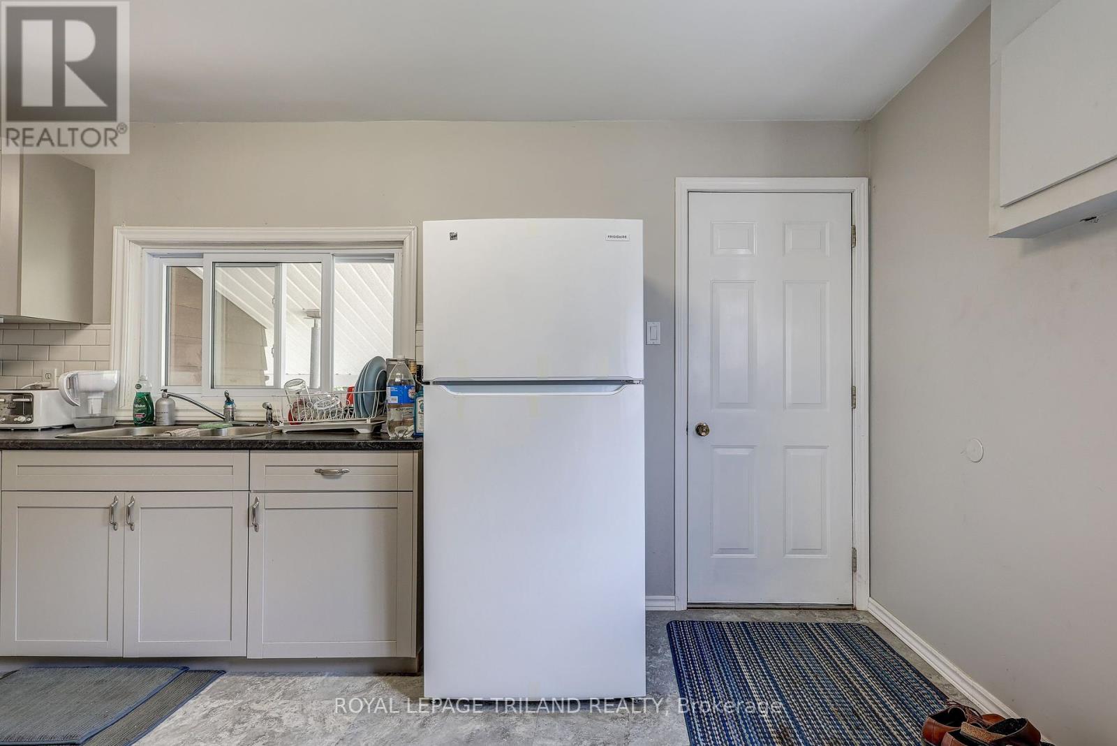 Photo 12 of 50 for 249 Victoria Street