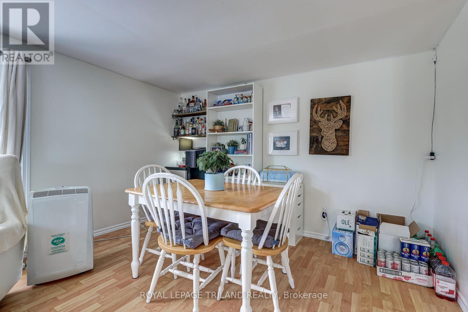 Photo 27 of 50 for 249 Victoria Street