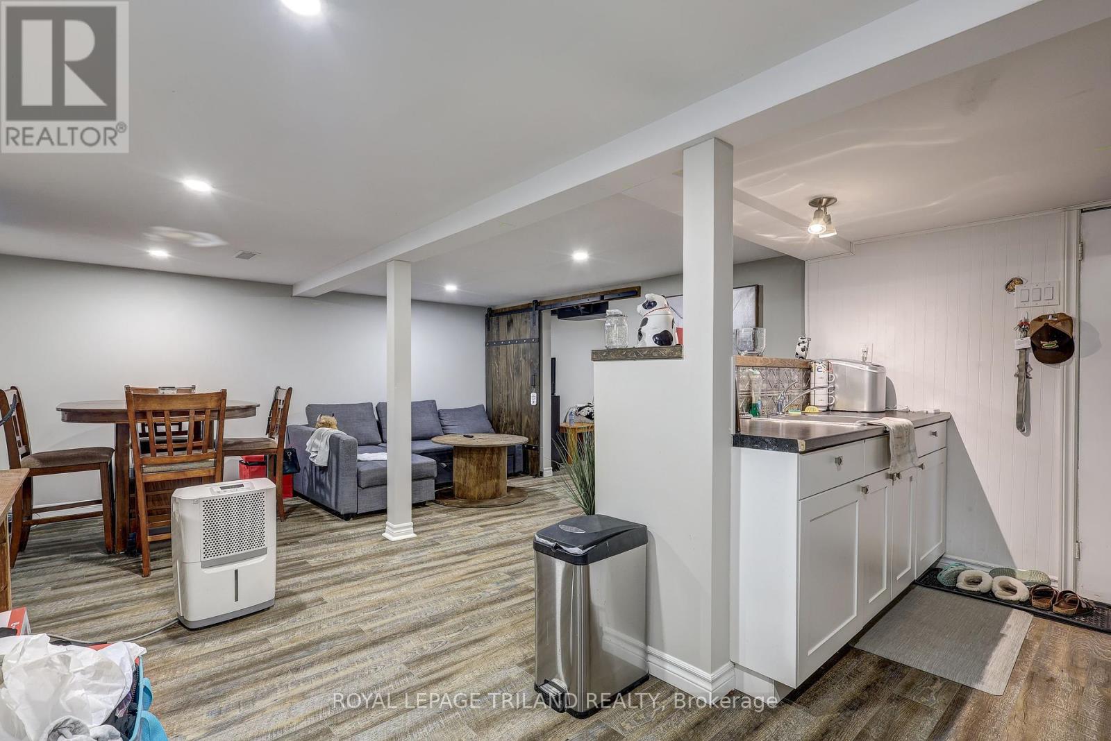 Photo 34 of 50 for 249 Victoria Street