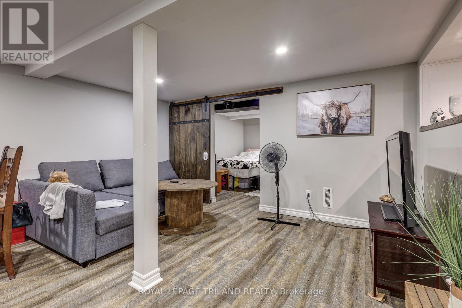 Photo 37 of 50 for 249 Victoria Street