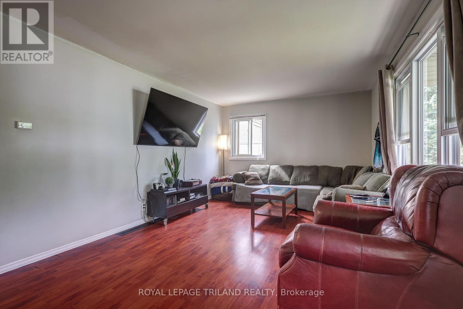 249 Victoria Street, Central Elgin, Ontario  N0L 1B0 - Photo 3 - X12250820