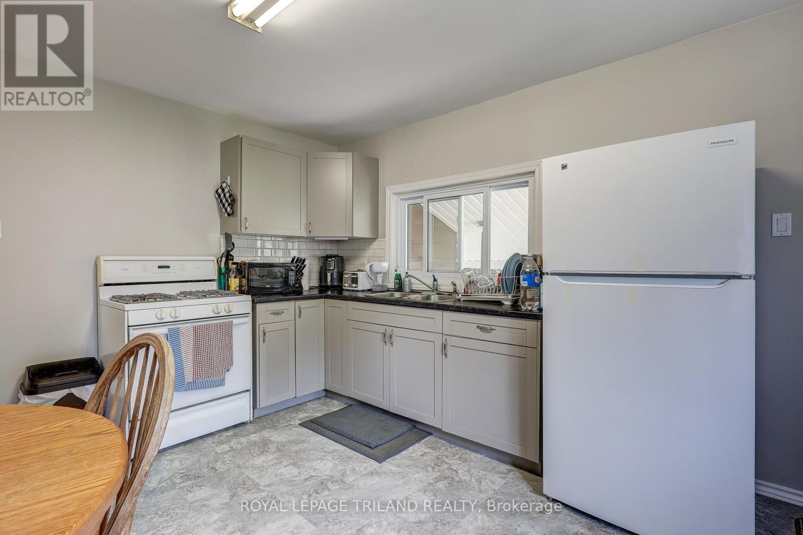 249 Victoria Street, Central Elgin, Ontario  N0L 1B0 - Photo 11 - X12250820