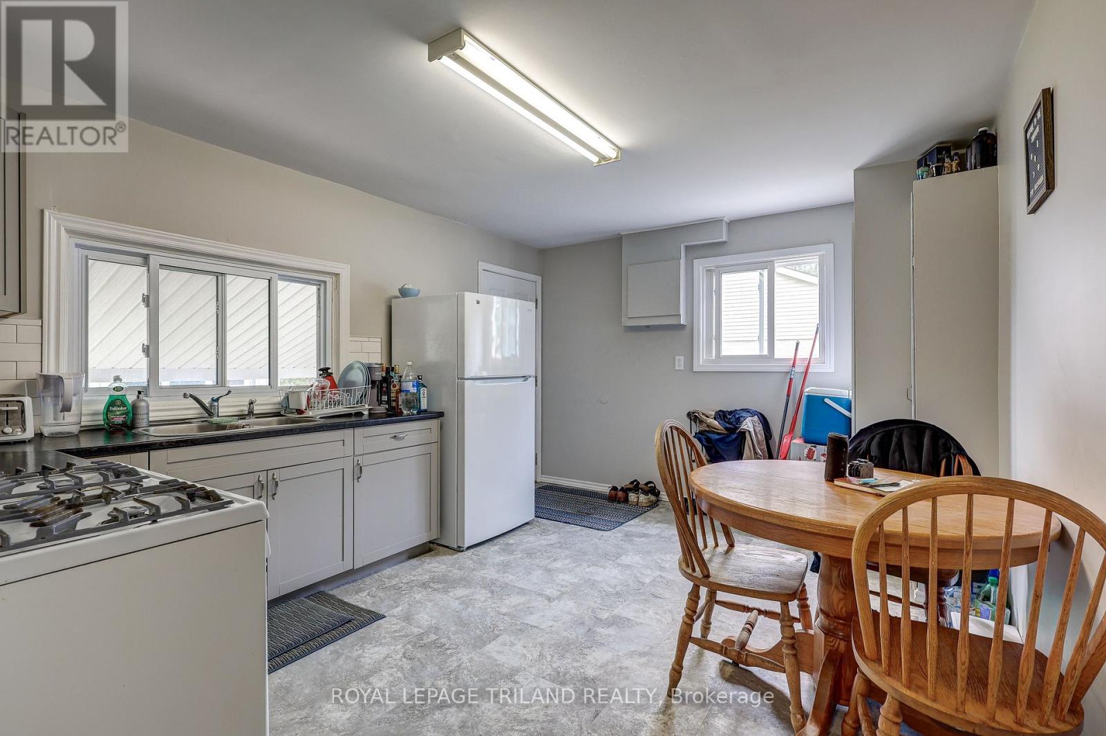 249 Victoria Street, Central Elgin, Ontario  N0L 1B0 - Photo 9 - X12250820