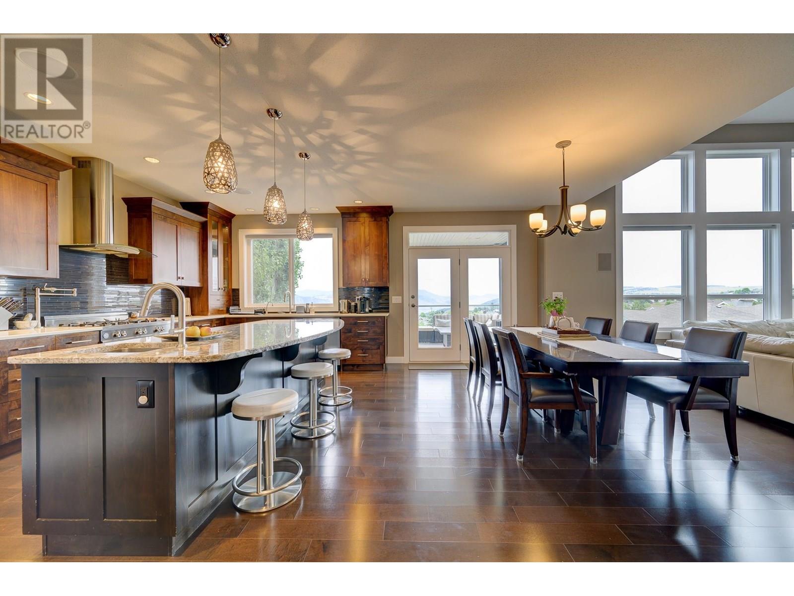Property at 2272 LINFIELD Drive image 4