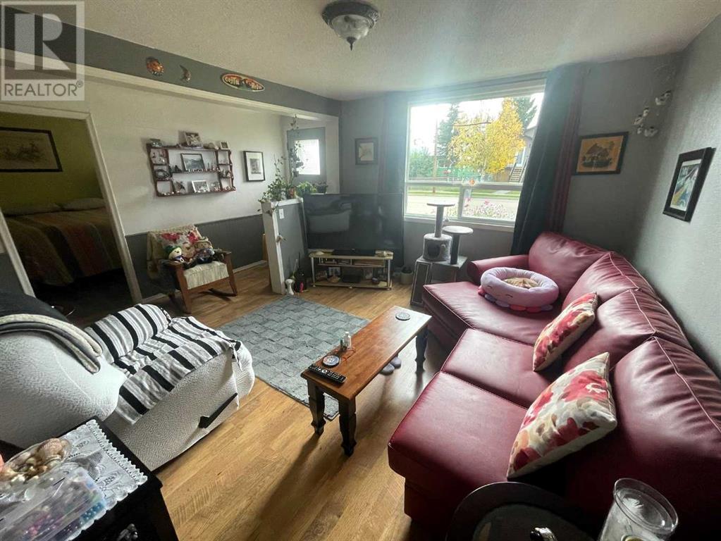 Property at 4820 17 Avenue image 4