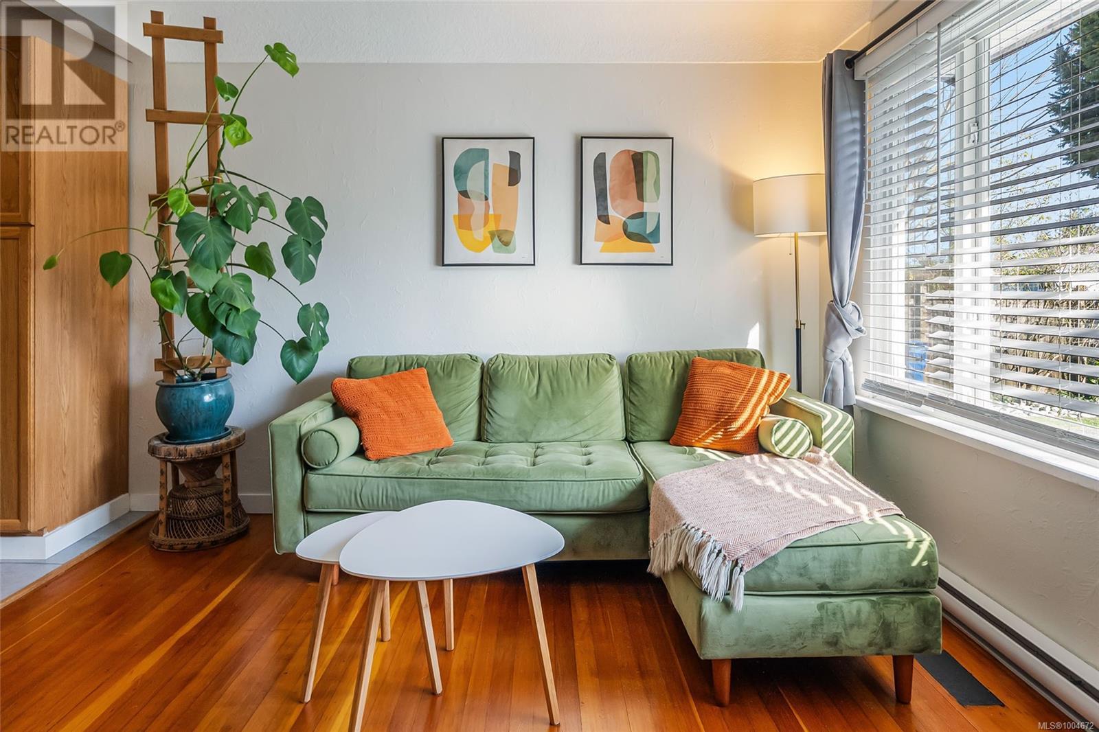 Property at 820 Cadogan St image 2