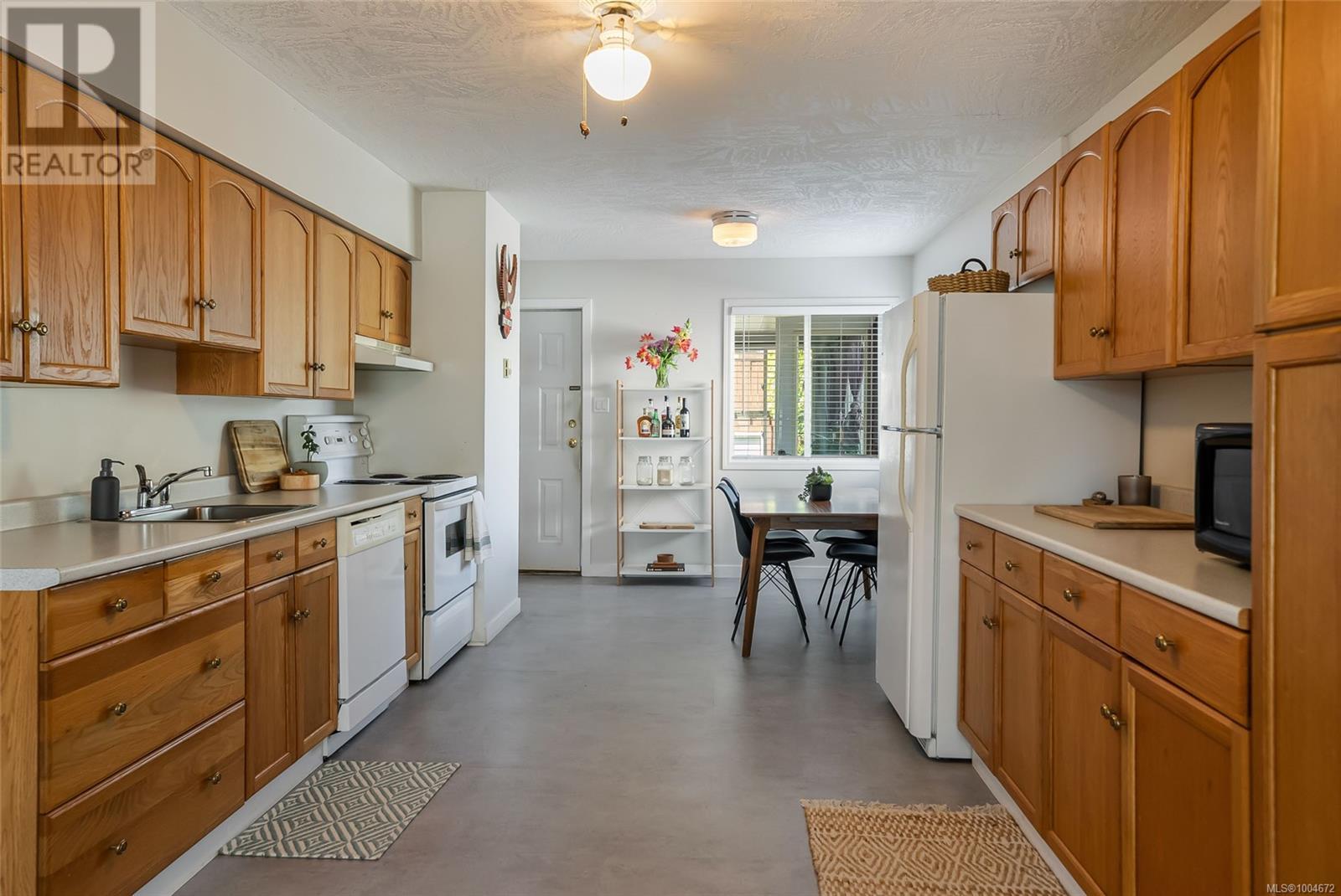 Property at 820 Cadogan St image 4