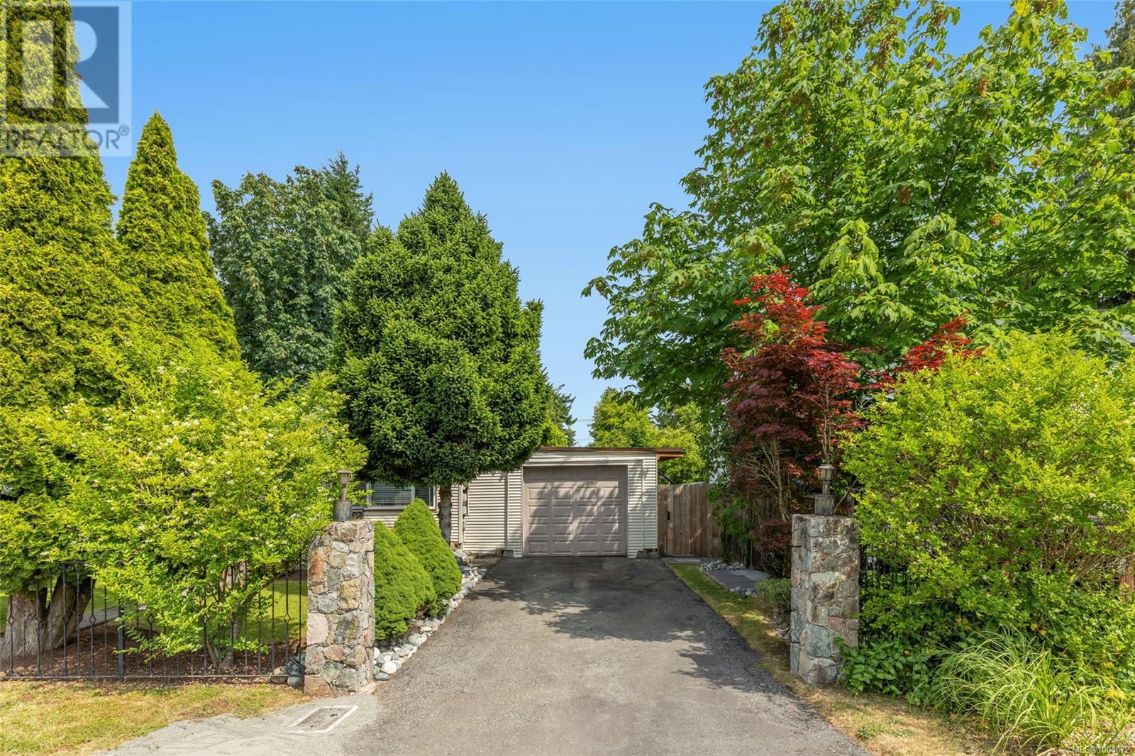 Property at 820 Cadogan St image 5