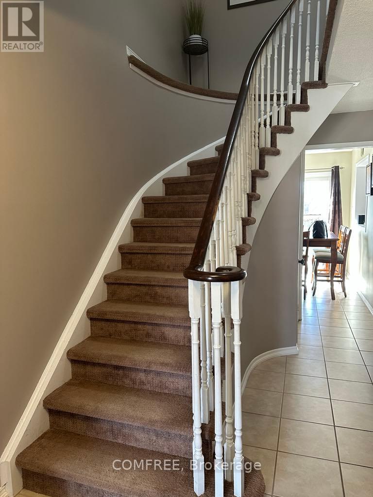 61 Carruthers Crescent, Barrie (Grove East), Ontario  L4M 6A3 - Photo 6 - S12250363