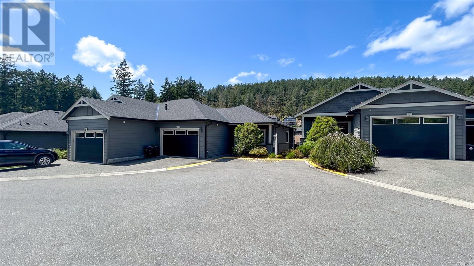 Property at 8 Massey Pl image 1