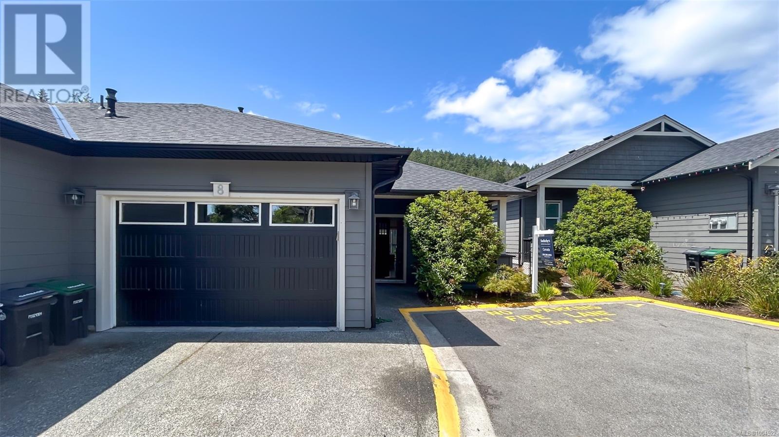Property at 8 Massey Pl image 2