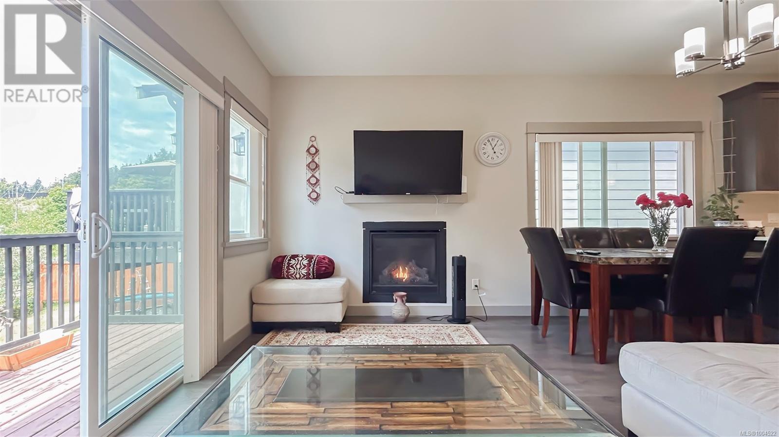 Property at 8 Massey Pl image 5