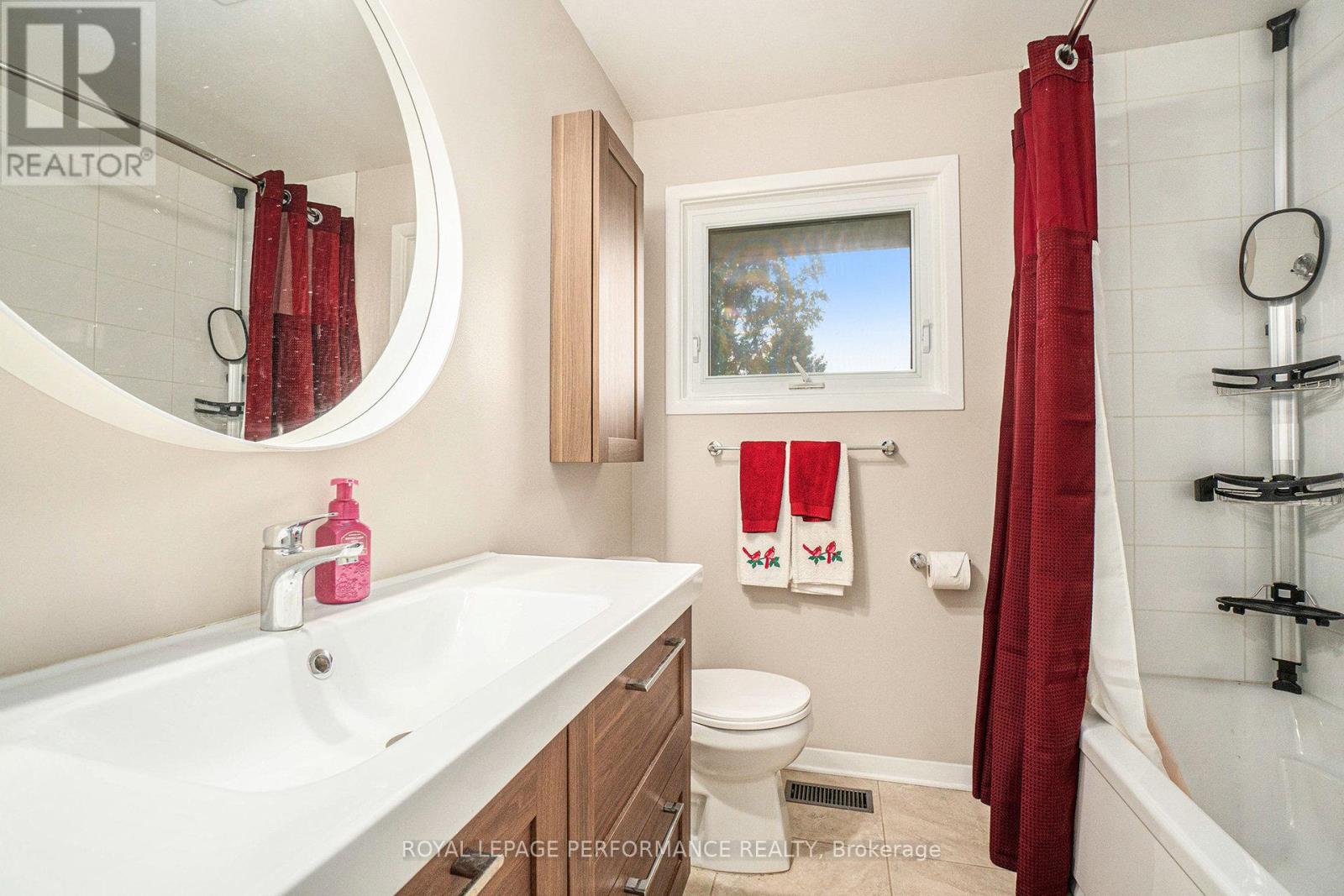 8 Newgale Street, Ottawa, Ontario  K2H 5R3 - Photo 13 - X12250035
