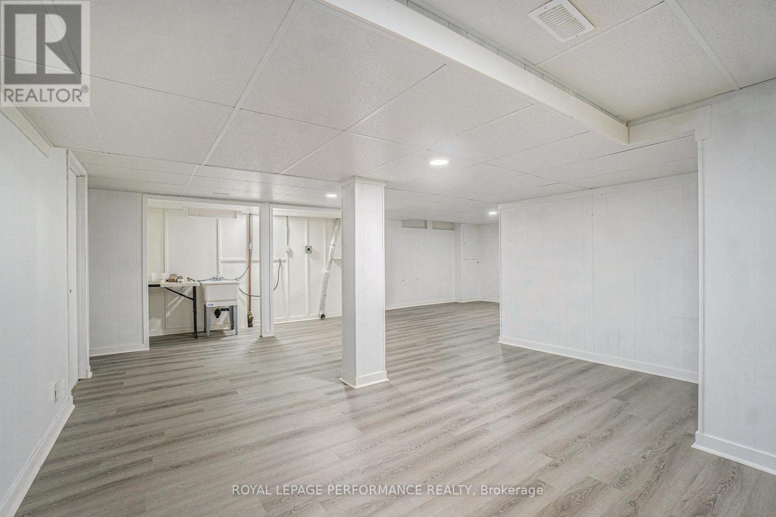 8 Newgale Street, Ottawa, Ontario  K2H 5R3 - Photo 16 - X12250035