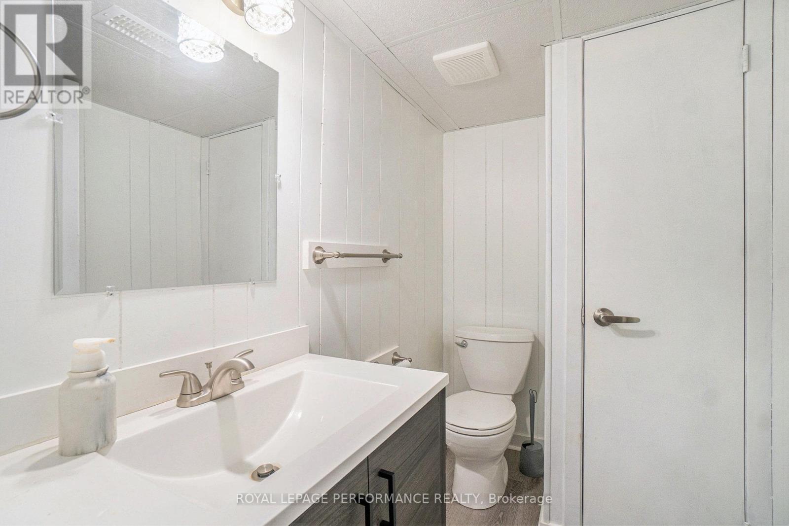 8 Newgale Street, Ottawa, Ontario  K2H 5R3 - Photo 17 - X12250035
