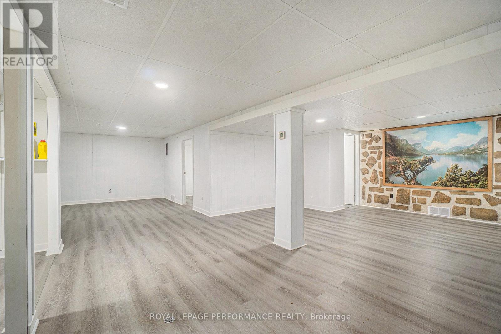 8 Newgale Street, Ottawa, Ontario  K2H 5R3 - Photo 18 - X12250035