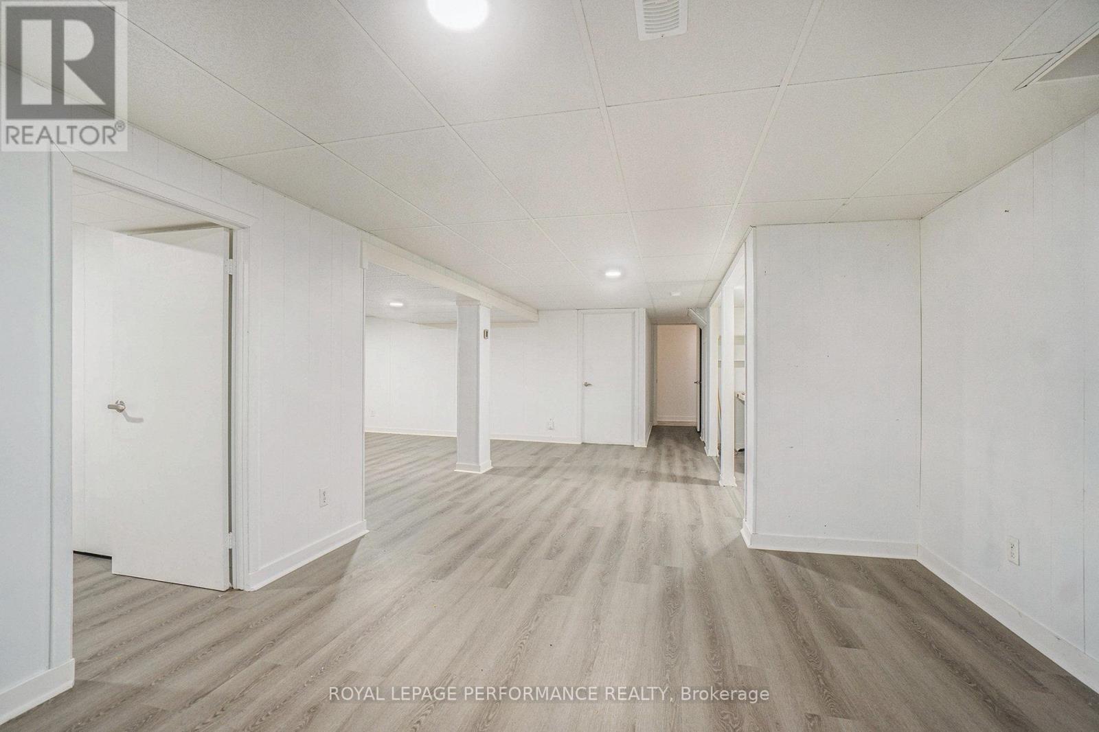 8 Newgale Street, Ottawa, Ontario  K2H 5R3 - Photo 19 - X12250035