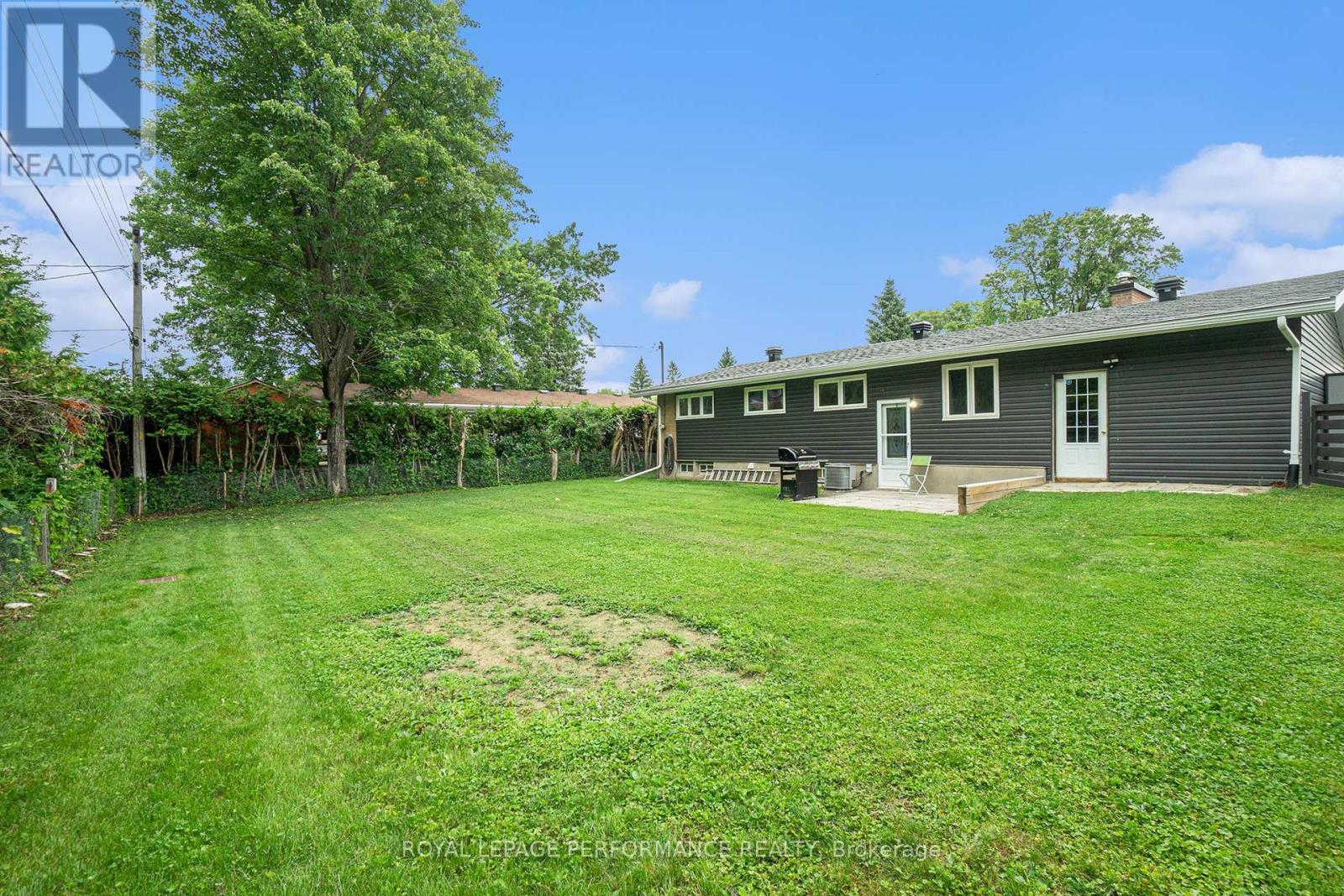 8 Newgale Street, Ottawa, Ontario  K2H 5R3 - Photo 21 - X12250035