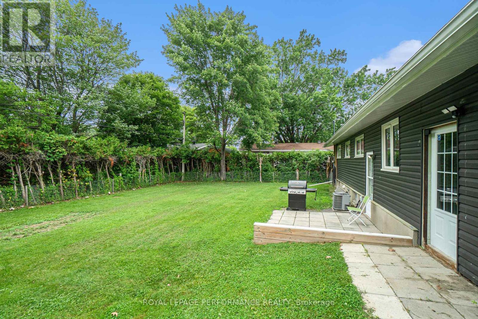 8 Newgale Street, Ottawa, Ontario  K2H 5R3 - Photo 22 - X12250035