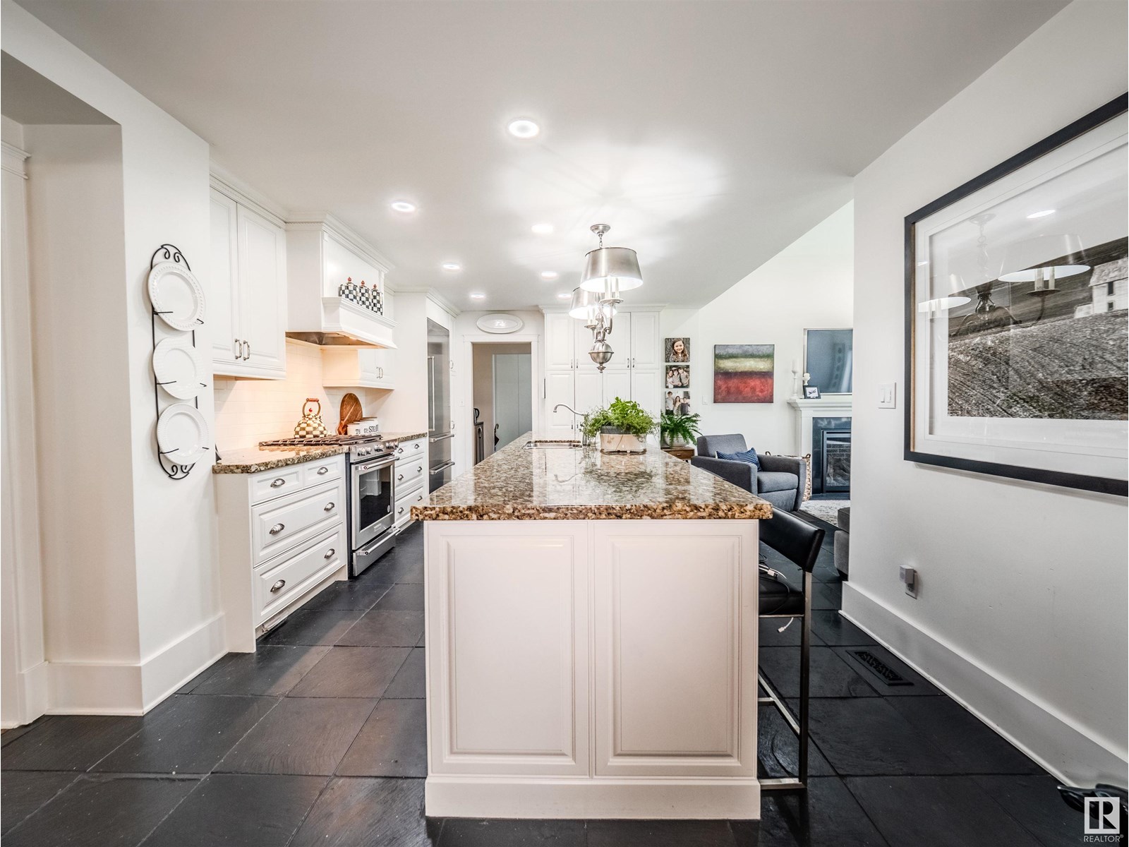 Property at 95 FAIRWAY DR NW image 3