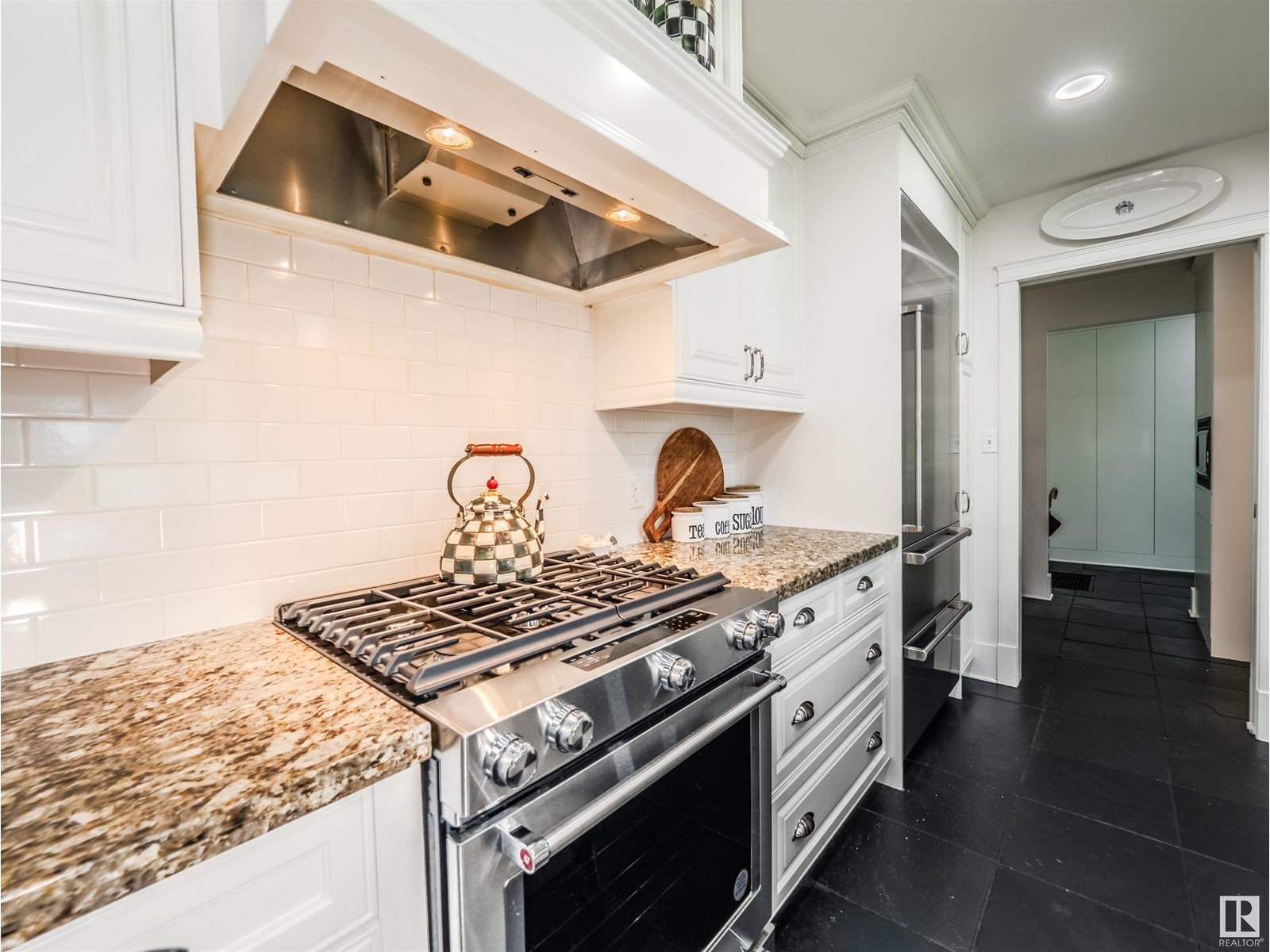 Property at 95 FAIRWAY DR NW image 4