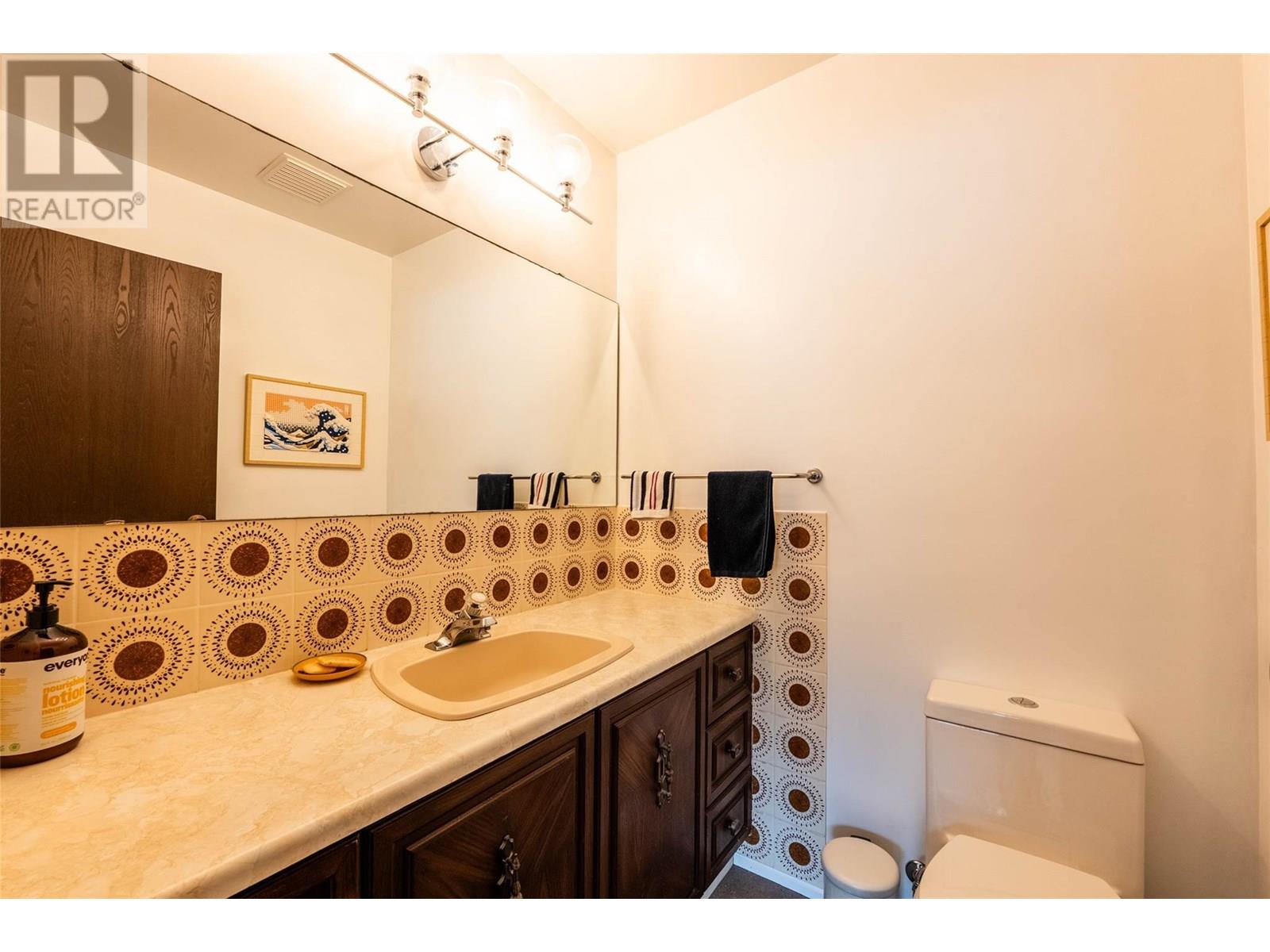 Property at 1707 SLOCAN Crescent image 2