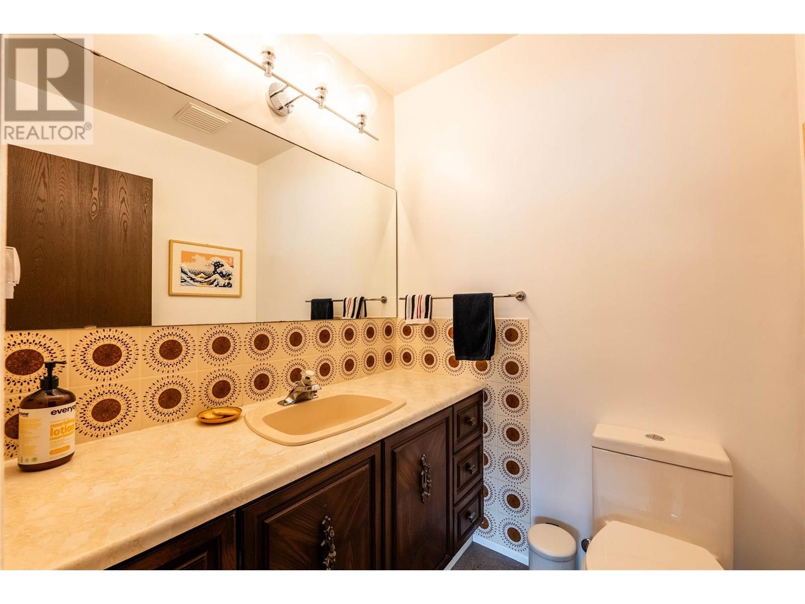 Property at 1707 SLOCAN Crescent image 4