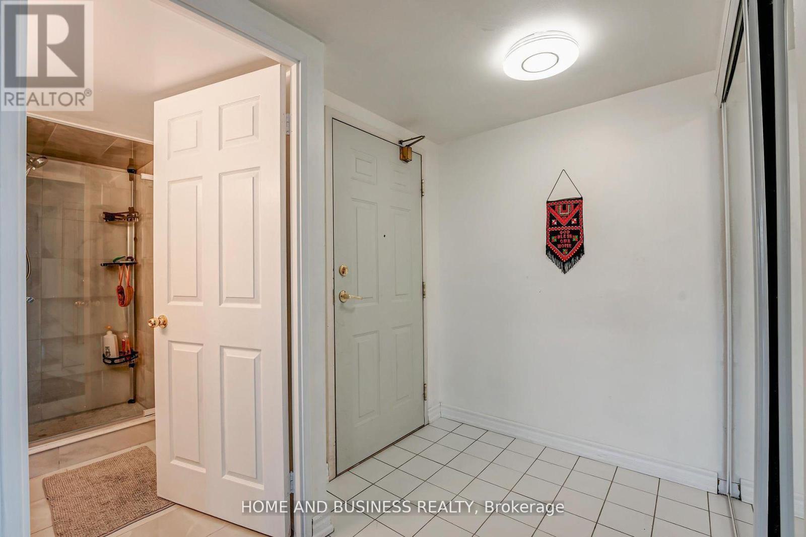 1015 - 250 Webb Drive, Mississauga, Ontario  L5B 3Z4 - Photo 10 - W12250821