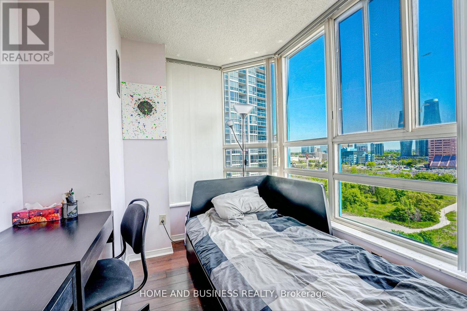 1015 - 250 Webb Drive, Mississauga, Ontario  L5B 3Z4 - Photo 11 - W12250821