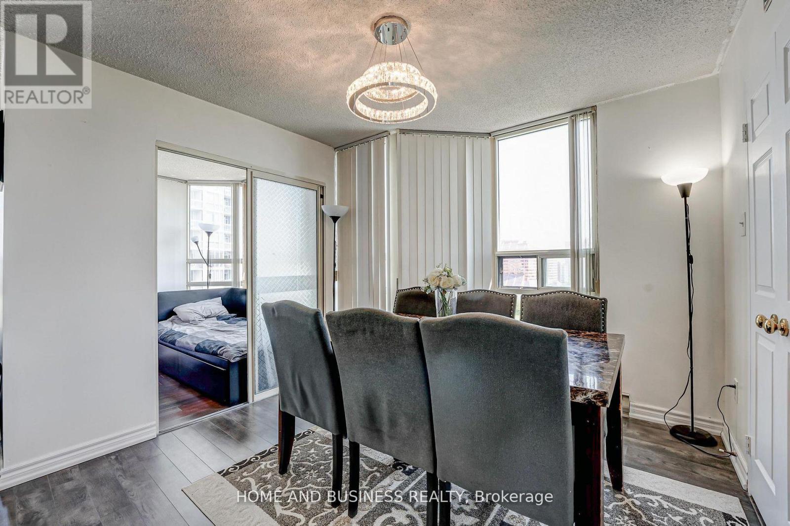 1015 - 250 Webb Drive, Mississauga, Ontario  L5B 3Z4 - Photo 12 - W12250821