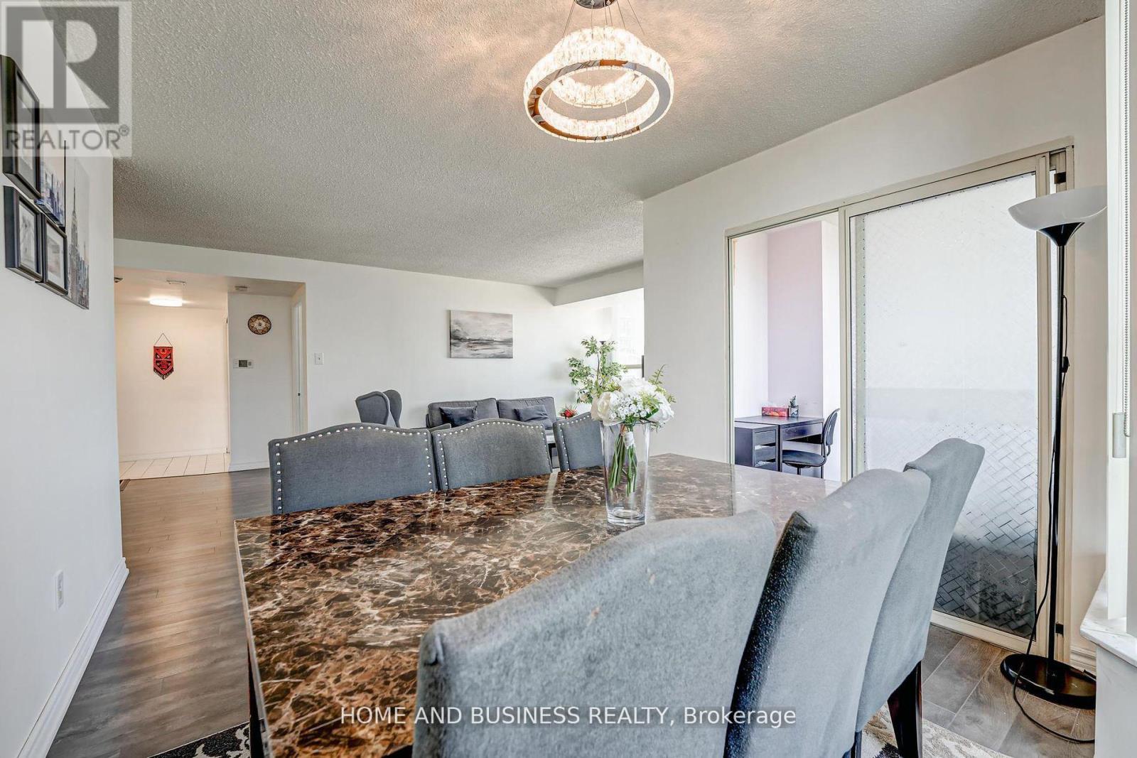 1015 - 250 Webb Drive, Mississauga, Ontario  L5B 3Z4 - Photo 13 - W12250821