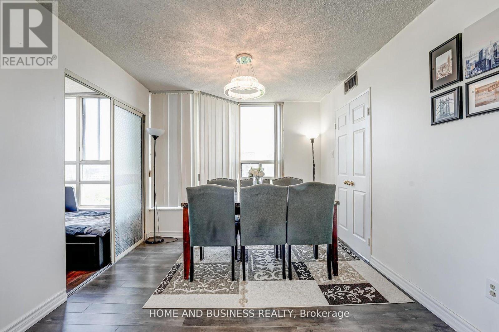 1015 - 250 Webb Drive, Mississauga, Ontario  L5B 3Z4 - Photo 15 - W12250821