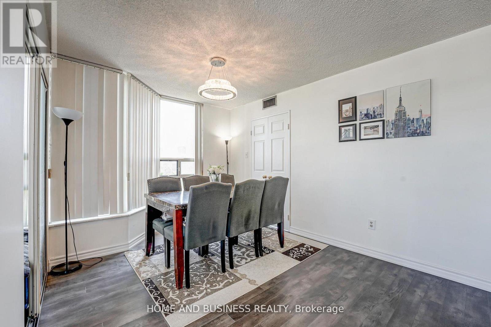1015 - 250 Webb Drive, Mississauga, Ontario  L5B 3Z4 - Photo 17 - W12250821
